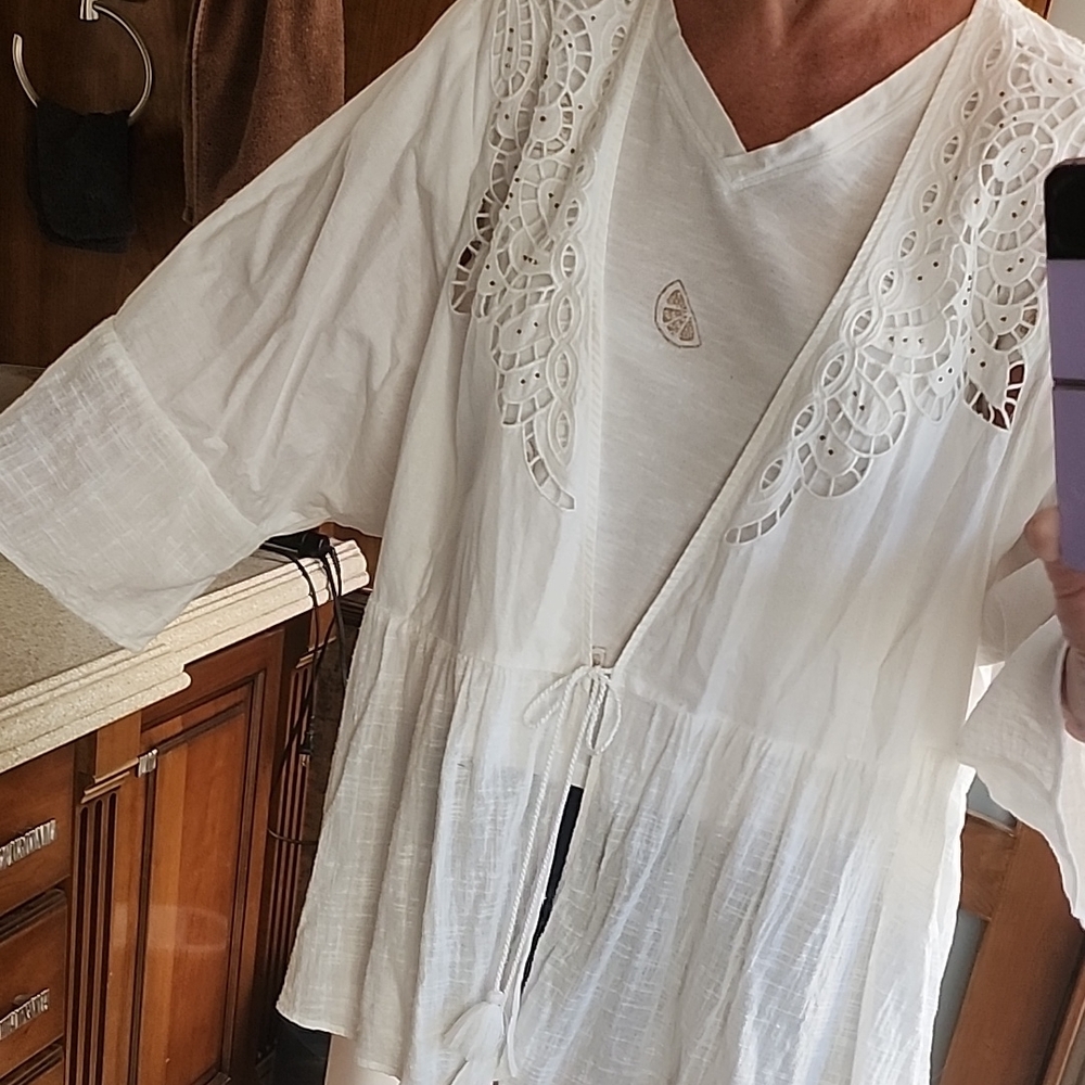 Torrid Coverup/ Kimono Ivory Size 5